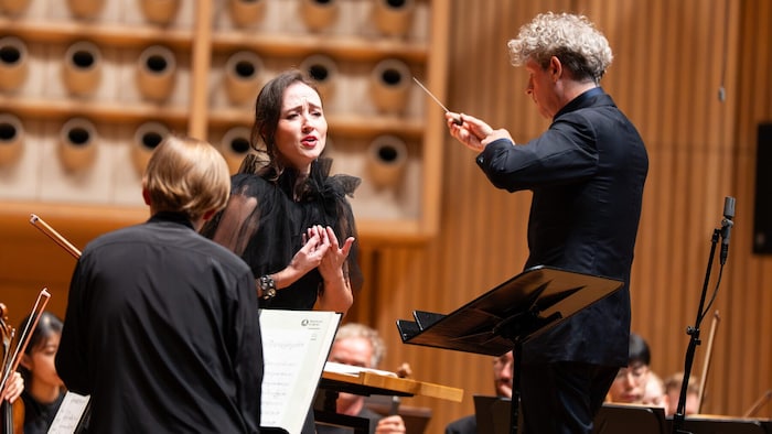 Gustav Mahlers „Kindertotenlieder“ mit Fleur Barron als grandioser Solistin; Philipp von ...
