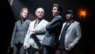 „Der Aufhaltsame Aufstieg des Arturo Ui“ mit Emma Bahlmann, Michael Scherff, Caroline Baas und ...