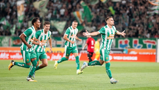 Jubelnd wie bei Rapid würden auch die Hartberg-Fans Andrija Radulovic (r.) am liebsten sehen.