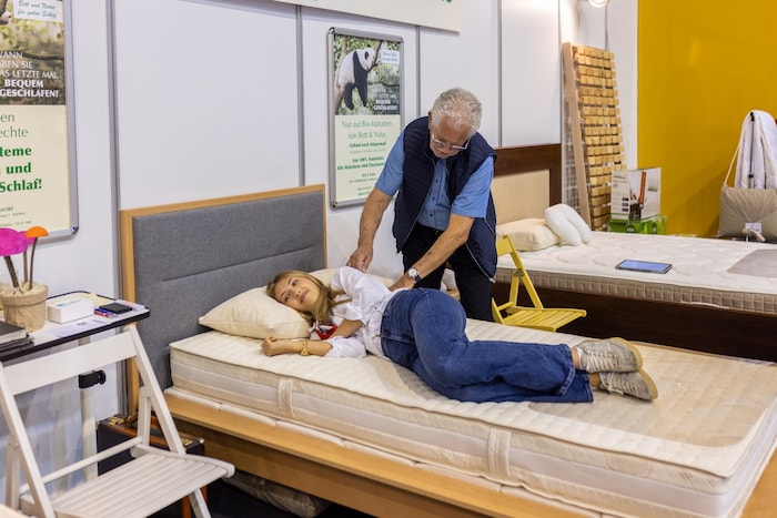Neuste Betten, Matratzen sorgen für den perfekten Schlaf. Dabei spielt auch die Liegeposition ...