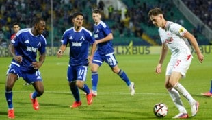 Bartosz Mazurek (re.) war von den Levski-Spielern nicht zu stoppen.