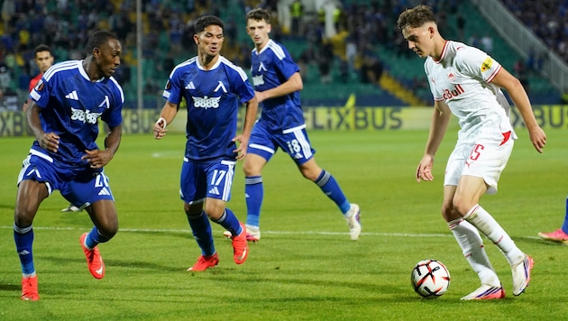Bartosz Mazurek (re.) war von den Levski-Spielern nicht zu stoppen.