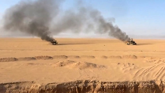 Dieses von den Houthis veröffentlichte Bild zeigt brennende Militärfahrzeuge in der ...