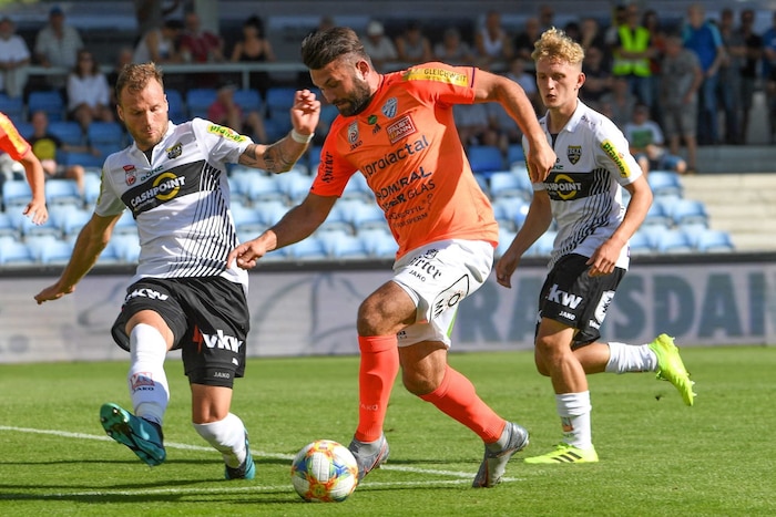 Matthias Maak (l.) räumte zuerst für Altach ab...