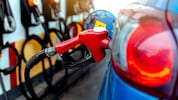 Wer zur Zapfsäule bei heimischen Tankstellen greift, wird teuer zur Kasse gebeten.