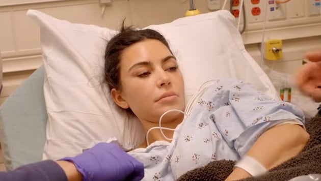 Kim Kardashian wird im Trailer zur 8. Staffel von „The Kardashians“ bei einer Behandlung im ...