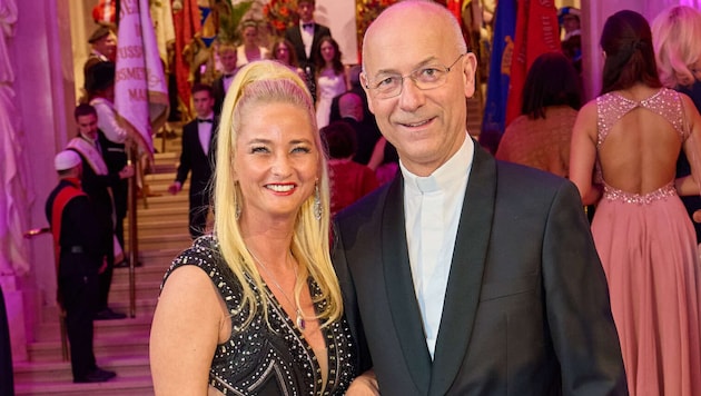 Dompfarrer Toni Faber, im Bild mit seiner Natalie, wird 2027 nicht bei „Dancing Stars“ dabei ...