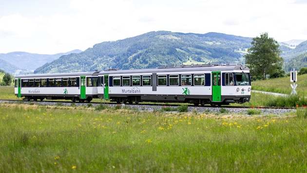 Die Murtalbahn ist zwischen Unzmarkt und Tamsweg unterwegs.