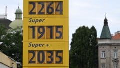 Auch die Preise für Benzin überschreiten mittlerweile fast die Zwei-Euro-Marke.