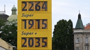 Auch die Preise für Benzin überschreiten mittlerweile fast die Zwei-Euro-Marke.