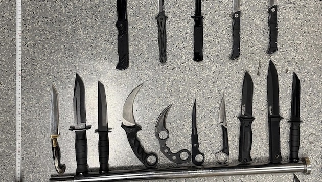 Among other items, 15 knives were seized from the alleged perpetrator’s apartment.
