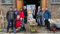 Hilfe beim Heizen: Der Verein „Holzmitherz“ aus Wiener Neustadt.