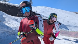 Die ÖSV-Speeddamen Carmen Spielberger (l.) und Emily Schöpf sind aktuell in La Parva am ...