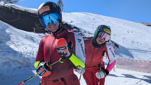 Die ÖSV-Speeddamen Carmen Spielberger (l.) und Emily Schöpf sind aktuell in La Parva am ...