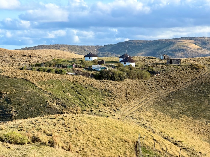 Ein Familiensitz zwischen den Hügeln unweit der Mbotyi River Lodge.