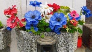 Die Urne muss weiter auf dem Friedhof bleiben. (Symbolbild)