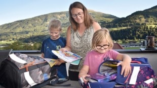 Verena Aigners Tochter Emma (6) hatte am Montag ihren ersten Schultag. Die Großeltern betreuen ...