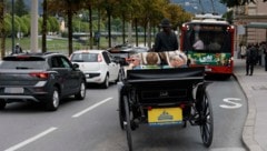 Wie wohl bereits im Mittelalter geht es in Salzburg derzeit sogar für die Pferdekutschen kaum ...