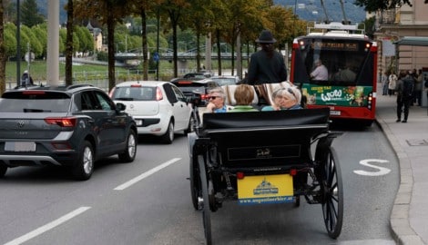 Wie wohl bereits im Mittelalter geht es in Salzburg derzeit sogar für die Pferdekutschen kaum ...