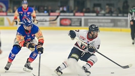 Justin Richards (l.) hatte mit Innsbruck gegen Mailand das Nachsehen.