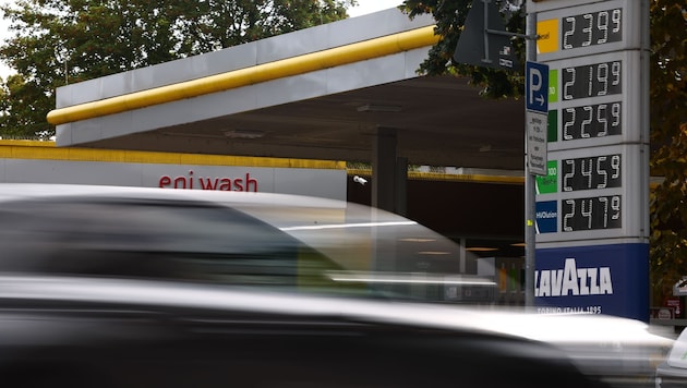 Spritpreise schossen in Deutschland in die Höhe. Nun sollen Bürger und Unternehmen um rund 2,5 ...