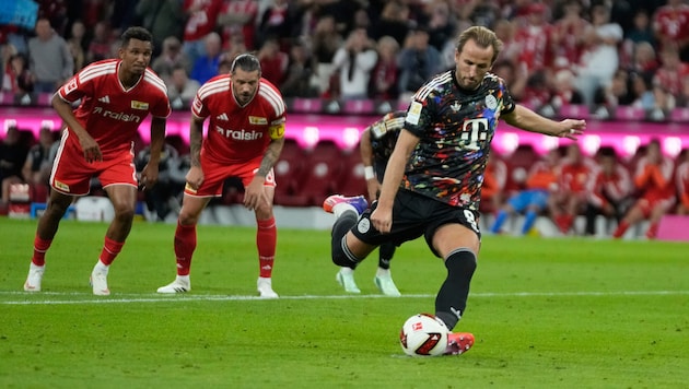 Harry Kane scored on a penalty kick to make it 2–0.