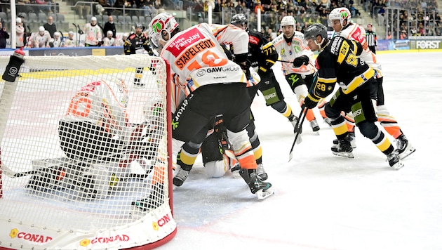 Goalie Wieser, Stapelfeld und die 99ers verloren den ICEHL-Start bei Pustertal.