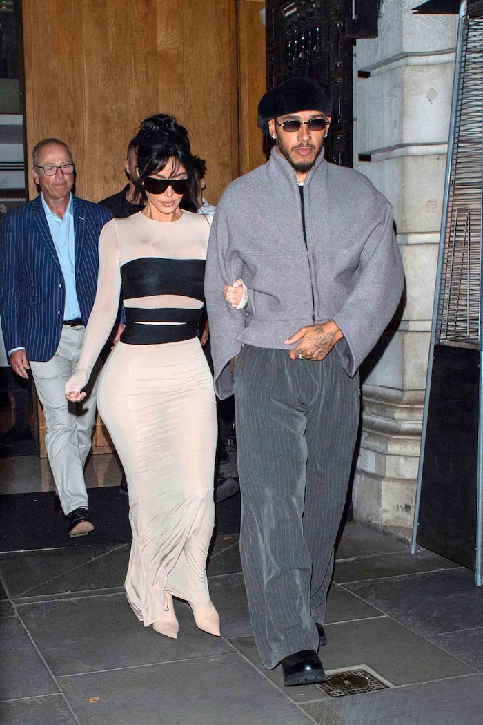 Kein Wunder! In diesem Outfit ist Kim Kardashian auch wirklich nicht zu übersehen.