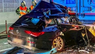 Der Lenker (59) erlag seinen Verletzungen nach dem Crash.