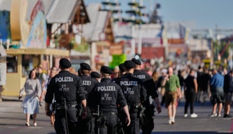 Die Polizei nahm den Verdächtigen fest.