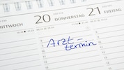 Für den Eintrag eines Arzttermins muss man im Kalender oft weit vorblättern.