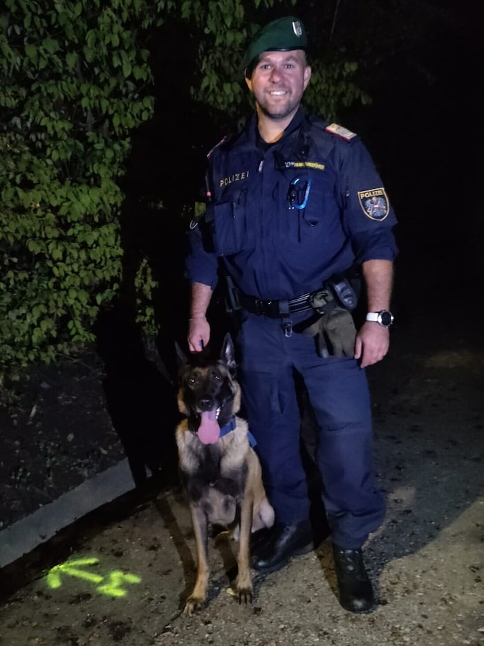 Polizeihund Bako und Stephan fanden die Waffe.