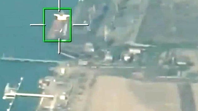 Die russische Armee hat mehrere ukrainische Frachtschiffe im Schwarzen Meer beschossen.