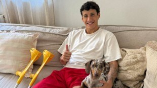 Yannic Fötschl mit Hund Ferdi.