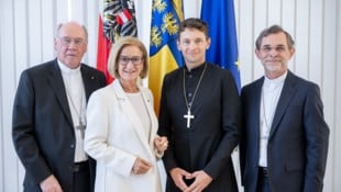 Bischof Alois Schwarz, Landeshauptfrau Johanna Mikl-Leitner, Superintendent Michael Simmer und ...