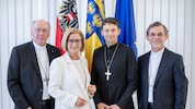 Bischof Alois Schwarz, Landeshauptfrau Johanna Mikl-Leitner, Superintendent Michael Simmer und ...