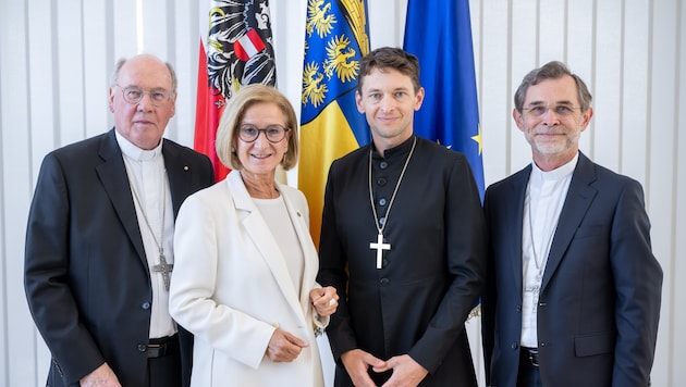 Bischof Alois Schwarz, Landeshauptfrau Johanna Mikl-Leitner, Superintendent Michael Simmer und ...