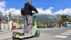 Heutzutage gibt es in fast jeder Stadt und Ortschaft sogenannte E-Scooter.