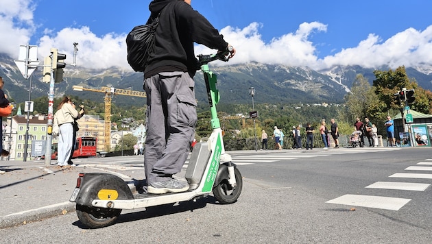 Heutzutage hat fast jede Stadt und Ortschaft sogenannte E-Scooter.