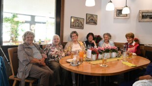 Sissy Kern, Christine Beck, Gerti Koppler, Herma Kayser, Maria Schacherl und Helga Pichler ...