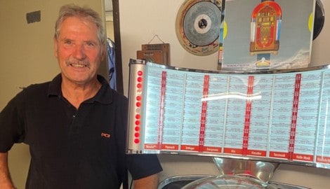 Josef Zoller repariert „totgeglaubte“ Wurlitzer.