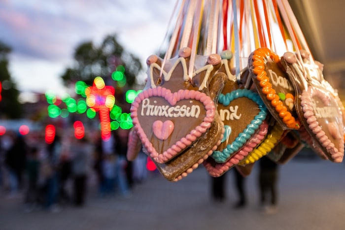 Im Gaudepark darf die Kulinarik nicht zu kurz kommen: Neben den klassischen Lebkuchen- herzen ...