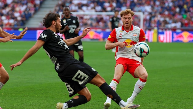 Yorbe Vertessen (re.) traf beim 1:1 im bislang letzten Duell der Bullen gegen Sturm Graz.