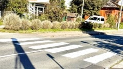 Ein aufgelassener Zebrastreifen wurde in Oberndorf von Unbekannten wieder aufgesprayt.