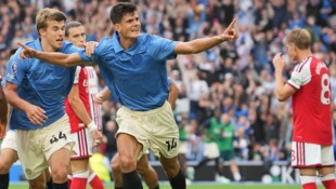 Brightons Chema Andres traf zum 3:0 gegen den Meister.