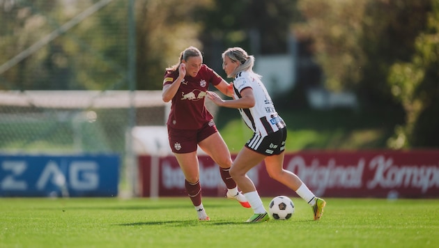 Laura Spinn (li.) und die Salzburgerinnen kamen beim LASK nicht über ein 0:0 hinaus.
