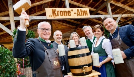 Angezapft: Klaus Herrmann, Giuseppe und Astrid Perna-Benzinger, Michael Tillian, Alexandra und ...