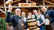Angezapft: Klaus Herrmann, Giuseppe und Astrid Perna-Benzinger, Michael Tillian, Alexandra und ...