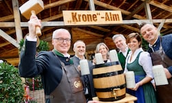 Angezapft: Klaus Herrmann, Giuseppe und Astrid Perna-Benzinger, Michael Tillian, Alexandra und ...