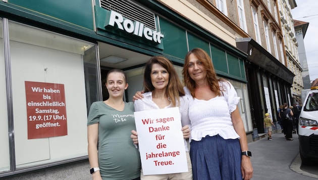 Fröhliches Lächeln fällt da schwer: Die Verkaufs- Expertinnen Rosi Roiko (Mi.), Sarah Karner ...